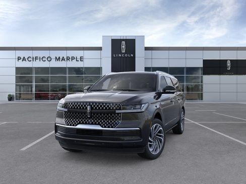 New 2026 Lincoln Navigator L Reserve AWD/4WD image 2