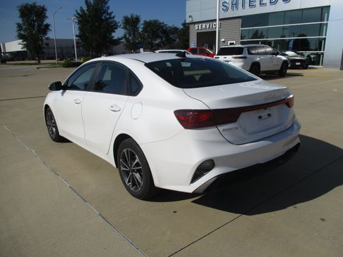 Used 2024 Kia Forte LXS w/ LXS Technology Package FWD image 4