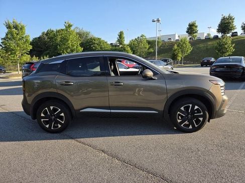 Used 2025 Nissan Kicks SR w/ Illumination Package FWD image 7