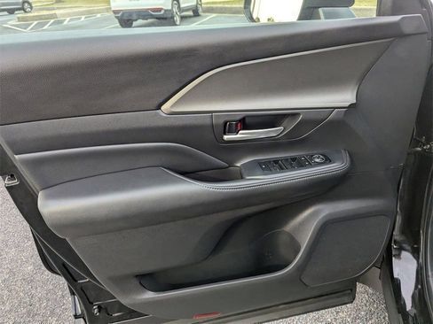 Used 2025 Toyota Grand Highlander XLE image 21