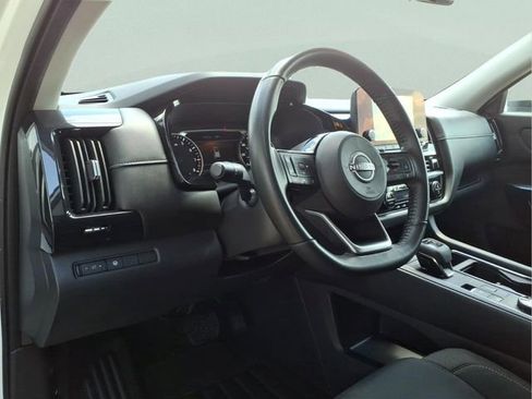 Used 2023 Nissan Pathfinder SV AWD/4WD image 13