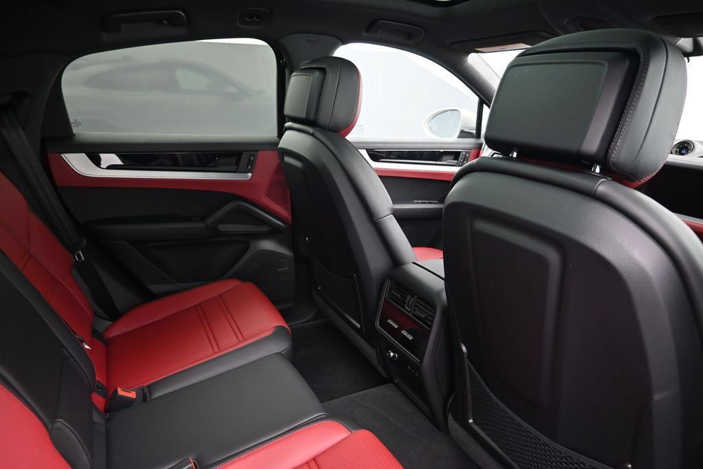 Used 2026 Porsche Cayenne S AWD/4WD image 7