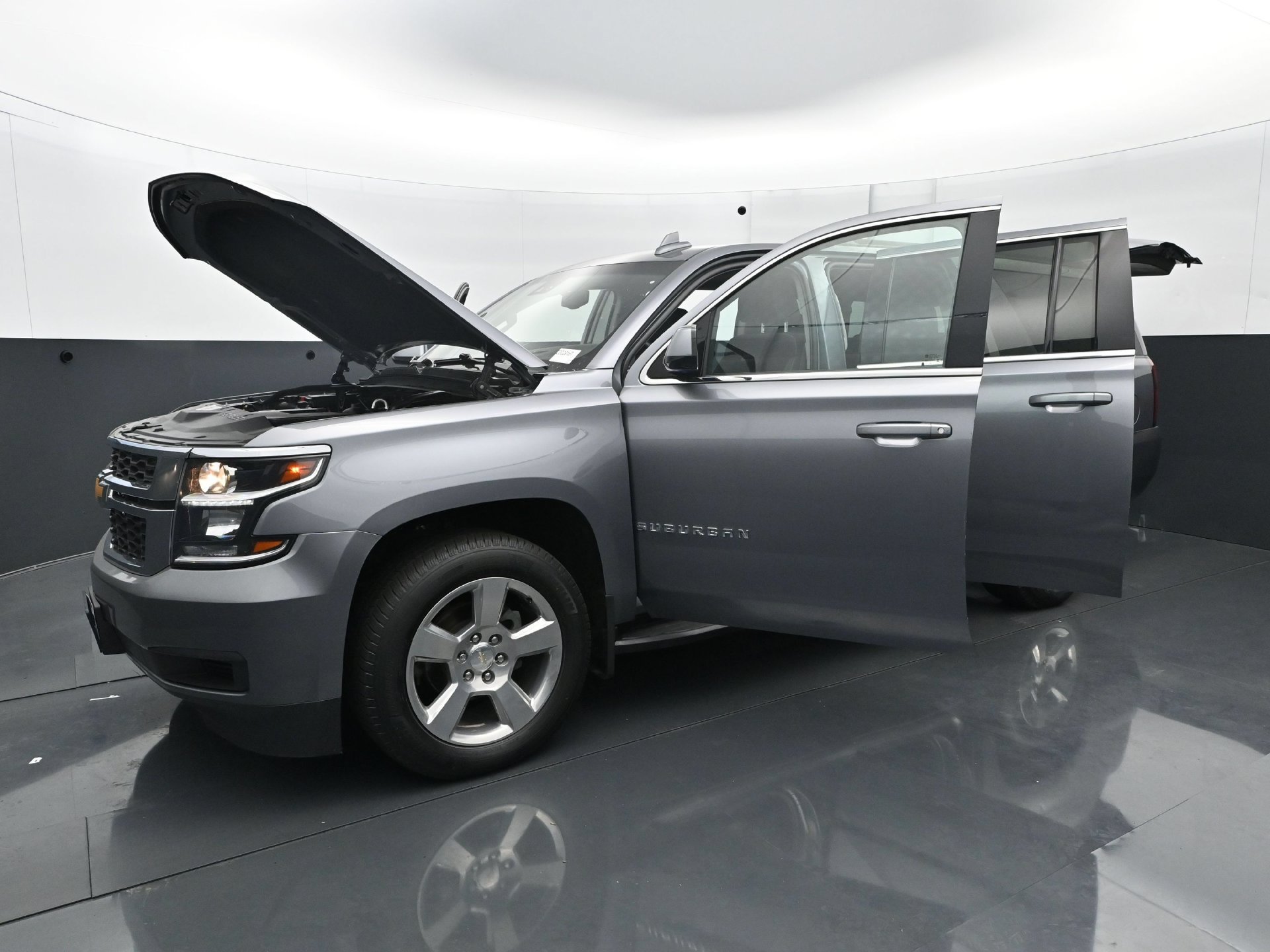 Used 2019 Chevrolet Suburban LS w/ Max Trailering Package AWD/4WD image 32