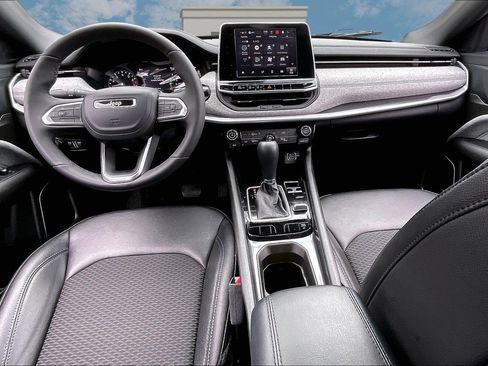 Certified 2025 Jeep Compass Latitude AWD/4WD image 15