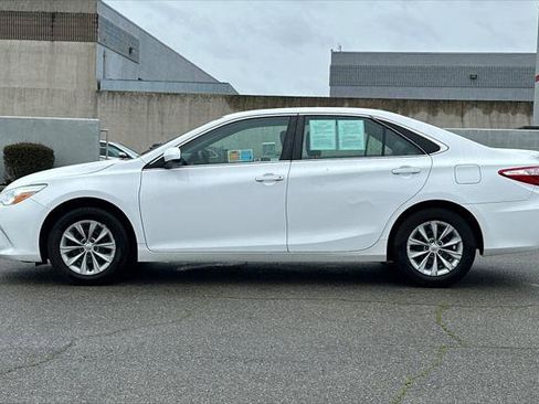 Certified 2017 Toyota Camry LE image 9