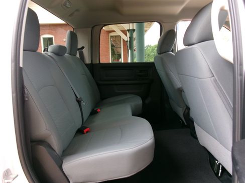 Used 2017 RAM 1500 Express RWD image 30