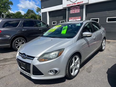 Used 2014 Ford Focus Titanium FWD image 3
