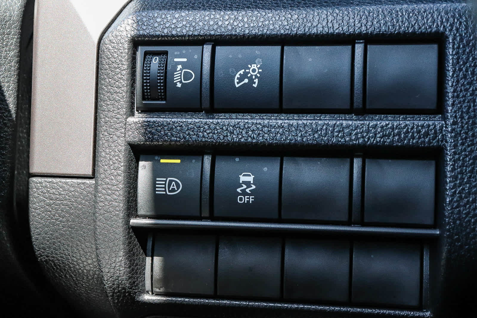 Used 2025 Toyota Tacoma TRD Off-Road AWD/4WD image 32