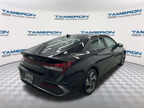Used 2025 Hyundai Elantra Sport FWD image 5