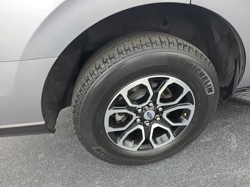 Used 2024 Ford Expedition XLT image 17