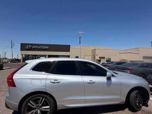 Used 2018 Volvo XC60 T5 Momentum w/ Convenience Package AWD/4WD image 5