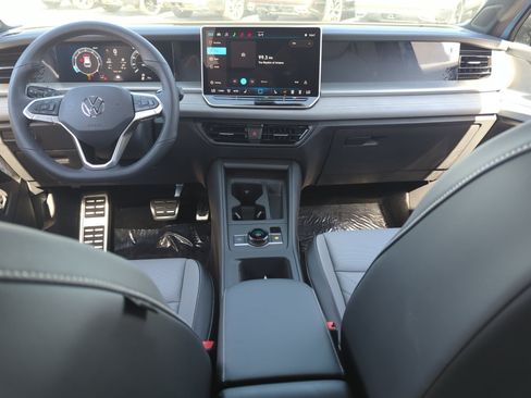 New 2026 Volkswagen Tiguan SE R-Line FWD image 19