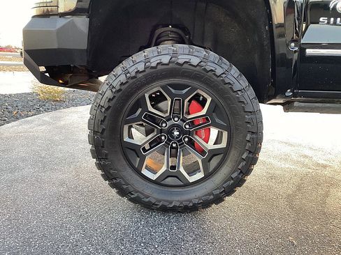 Used 2018 Chevrolet Silverado 1500 LTZ Z71 w/ LTZ Plus Package image 9