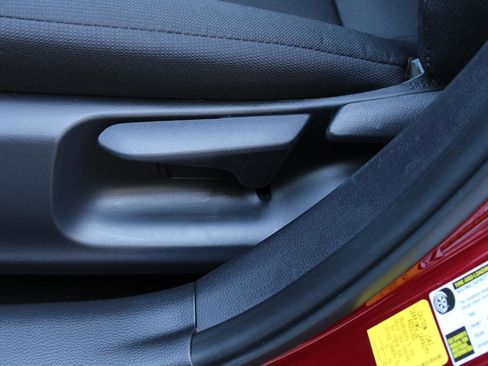 Used 2025 Toyota Corolla LE image 30