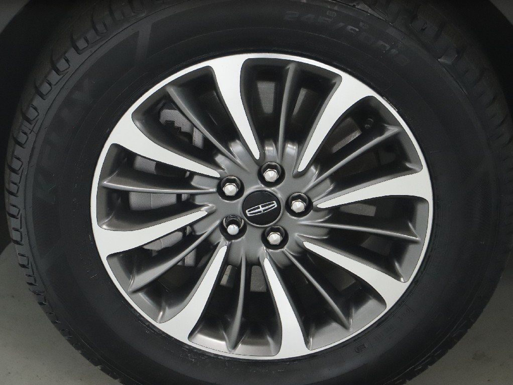 Used 2023 Lincoln Nautilus FWD w/ Premium Package image 37
