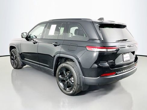 Used 2023 Jeep Grand Cherokee Limited w/ Black Appearance Package AWD/4WD image 9