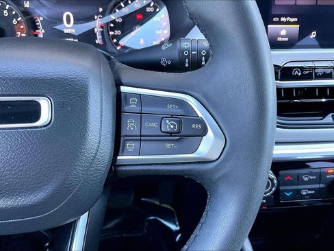 Used 2024 Jeep Compass Limited image 11