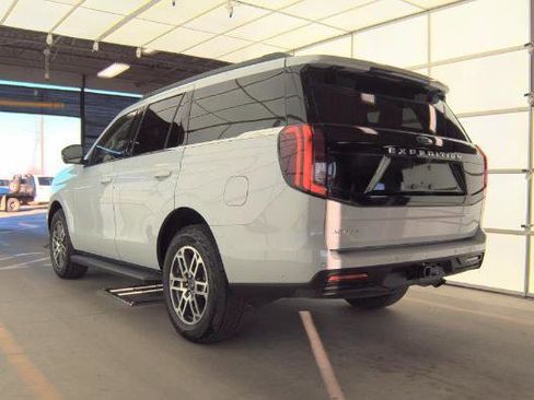 Used 2025 Ford Expedition Active image 3