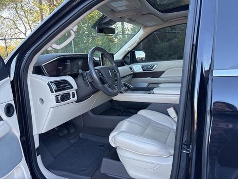Used 2021 Lincoln Navigator Reserve w/ Luxury Package image 13