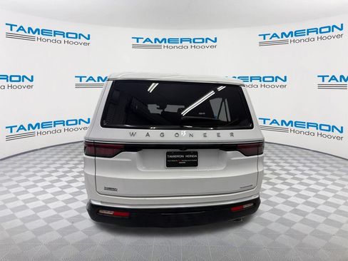 Used 2024 Jeep Wagoneer L Series II RWD image 4