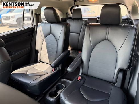 Used 2025 Toyota Highlander XLE AWD/4WD image 31