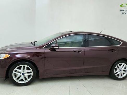 Used 2013 Ford Fusion SE FWD image 3