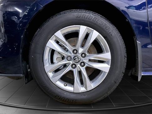 Used 2024 Toyota Sienna XLE w/ XLE Plus Package image 9