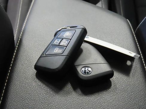 Used 2024 Volkswagen Jetta SE FWD image 18