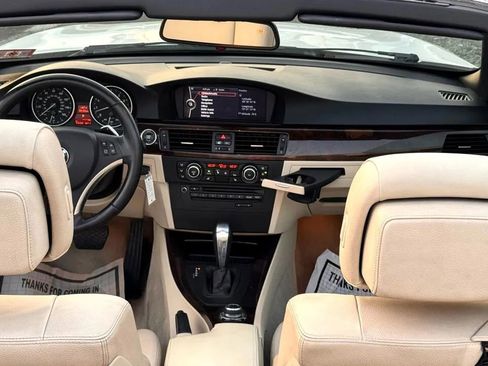 Used 2011 BMW 335i Convertible image 9
