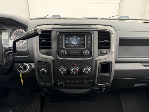 Used 2018 RAM 2500 Tradesman w/ Chrome Appearance Group AWD/4WD image 17
