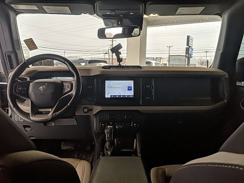 Used 2023 Ford Bronco Big Bend w/ Sasquatch Package image 12