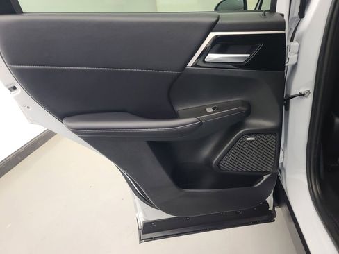 Used 2025 Mitsubishi Outlander SE image 18