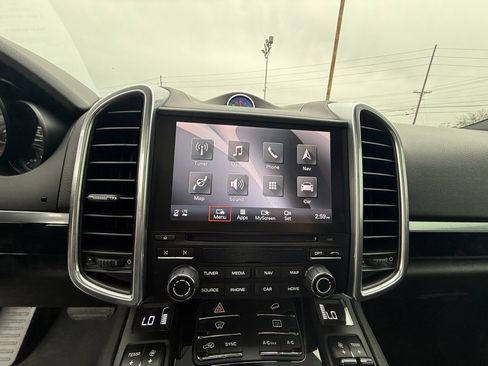 Used 2018 Porsche Cayenne Platinum Edition image 14