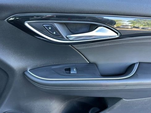 Used 2025 Buick Envision Preferred image 21