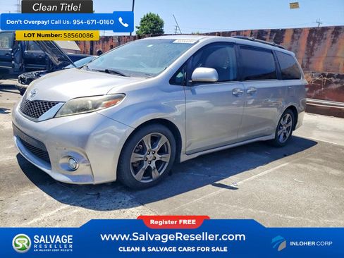 Used 2017 Toyota Sienna SE Premium FWD image 1