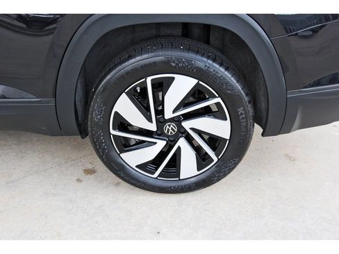 Used 2025 Volkswagen Atlas SE FWD image 6