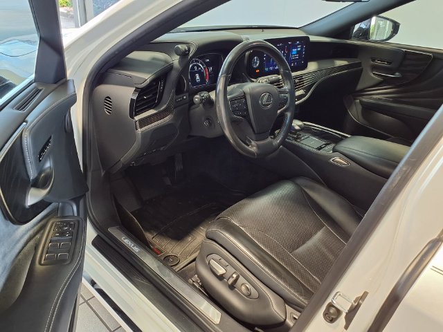 Used 2021 Lexus LS 500 w/ Accessory Package (Z2) RWD image 6