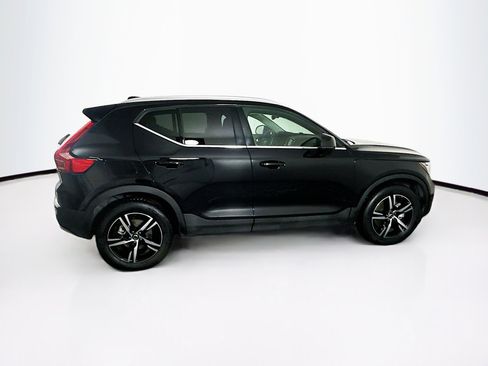 Used 2025 Volvo XC40 B5 Core image 10
