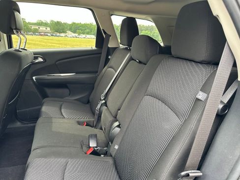 Used 2019 Dodge Journey SE w/ Premium Group FWD image 11