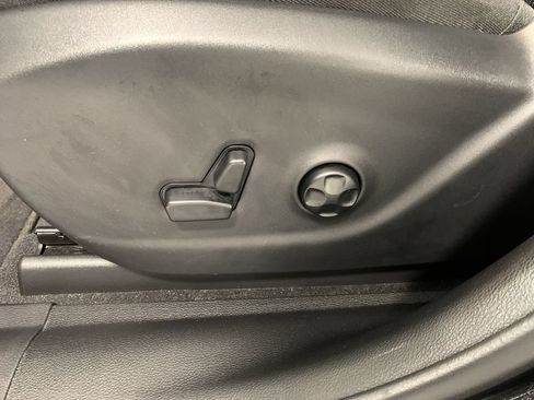 Used 2019 Jeep Cherokee High Altitude AWD/4WD image 10