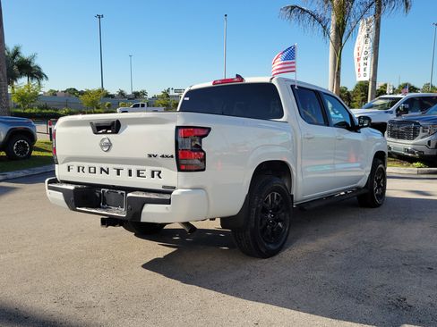 Used 2023 Nissan Frontier SV w/ Midnight Edition Package image 5