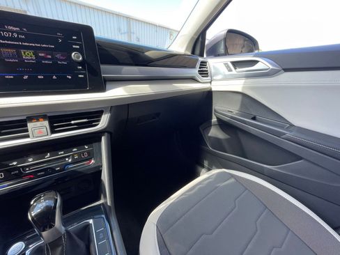 Used 2025 Volkswagen Taos SE image 33