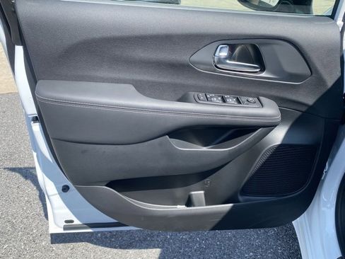 New 2026 Chrysler Voyager LX image 12