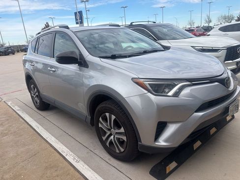 Used 2018 Toyota RAV4 LE image 3