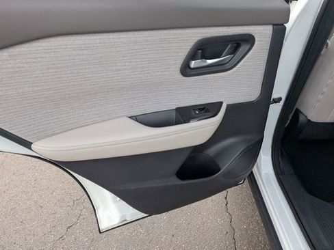 Used 2021 Nissan Rogue SV image 9