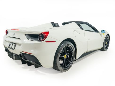 Used 2018 Ferrari 488 Spider RWD image 19