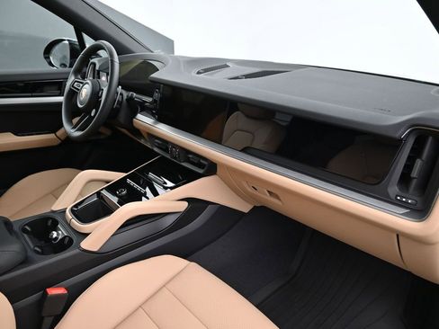 New 2026 Porsche Cayenne image 14
