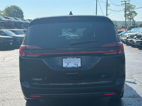 Certified 2023 Chrysler Pacifica Touring-L w/ S Appearance Package FWD image 6