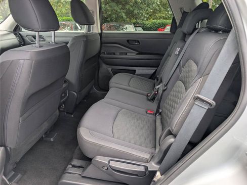 Used 2024 Nissan Pathfinder SV FWD image 16