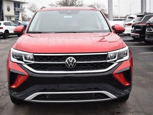 Certified 2022 Volkswagen Taos SEL w/ Panoramic Sunroof Package image 4